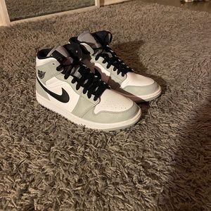 air jordan 1 mid LT smoke grey/black-white